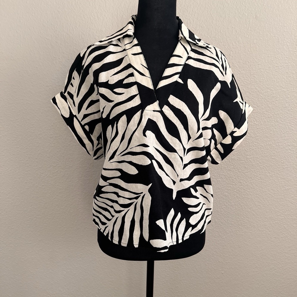 XS Top Black White Tropical Print Blouse Cuffed Short Sleeve Linen Blend Resort